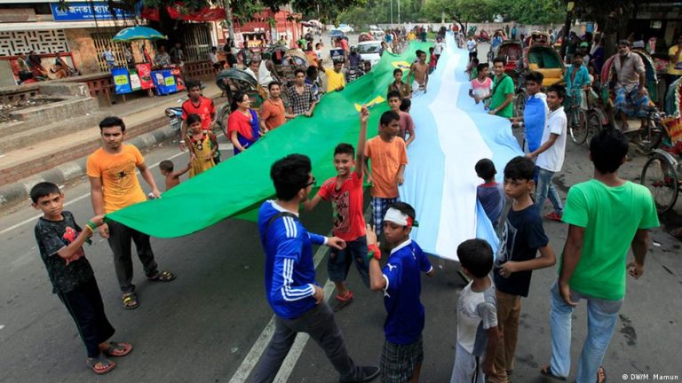 বিশ্বকাপ উন্মাদনায় ভাসছে পুরো দেশ