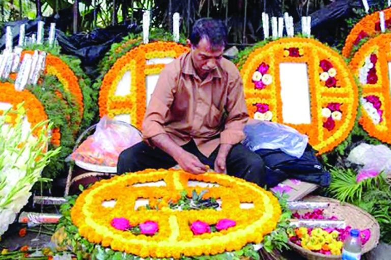 মহান বিজয় দিবসে রাজধানীতে জমজমাট ছিল ফুলের বাজার