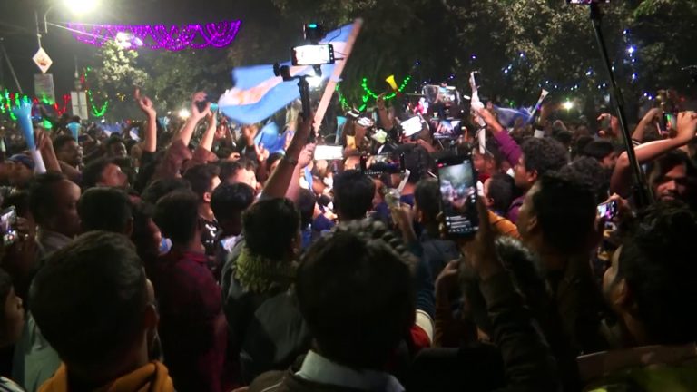 রাতভর আনন্দ মিছিল করে হাজার হাজার আর্জেন্টাইন সমর্থক