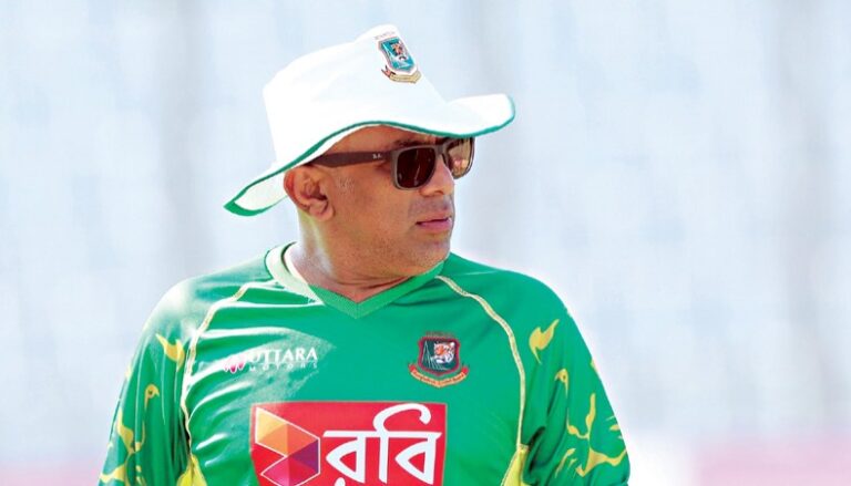 মিসাইল ছাড়া গেরিলা যুদ্ধ করতে চান হাথুরুসিংহে