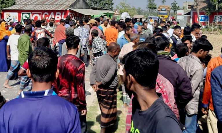 জয়পুরহাটে ট্রাক চাপায় সিএনজির চালকসহ ৫ যাত্রী নিহত