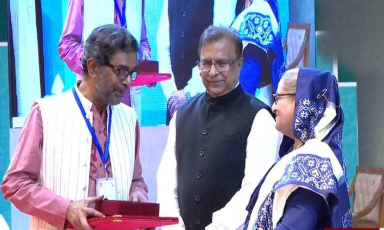 ২১ ব্যক্তি-প্রতিষ্ঠানের হাতে একুশে পদক তুলে দিয়েছেন প্রধানমন্ত্রী
