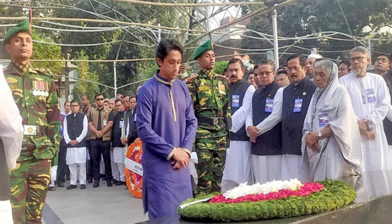 বঙ্গবন্ধুর প্রতিকৃতিতে প্রধানমন্ত্রীর পক্ষে শ্রদ্ধা