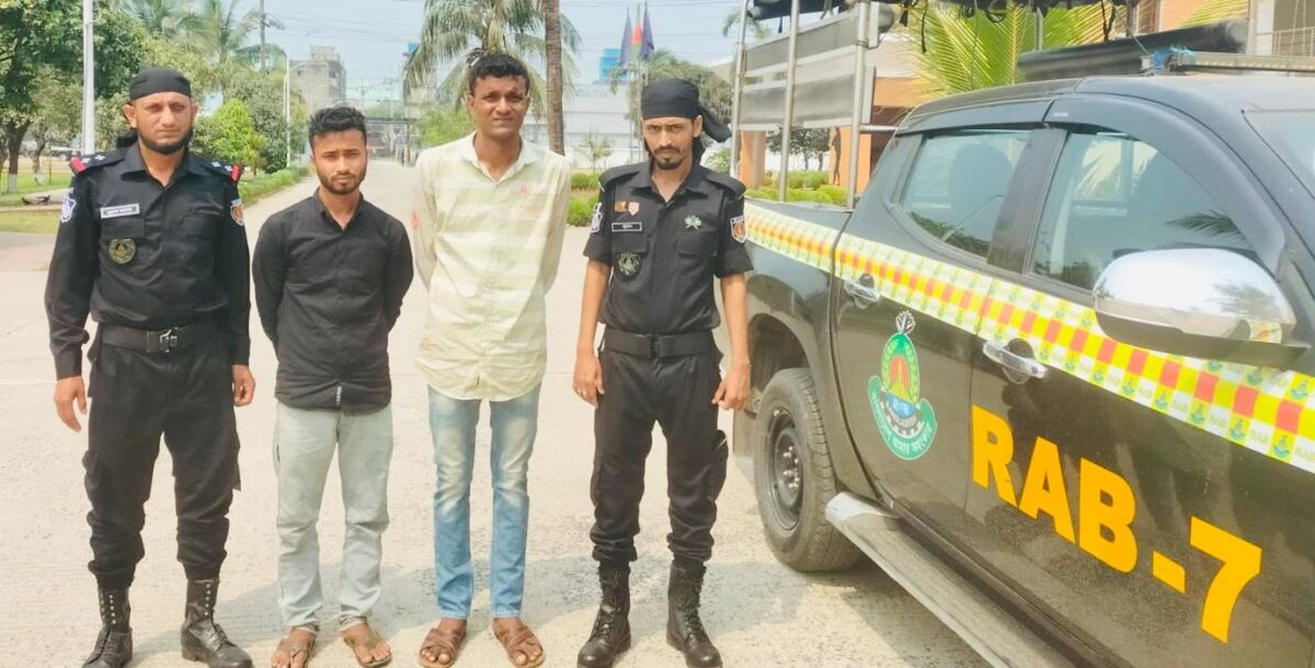 অর্ধশতাধিক তরুণীর আপত্তিকর ছবি নিয়ে ব্ল্যাকমেইল, আটক ২