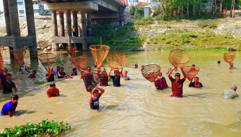 গাইবান্ধায় গ্রাম বাংলার পলো উৎসব অনুষ্ঠিত
