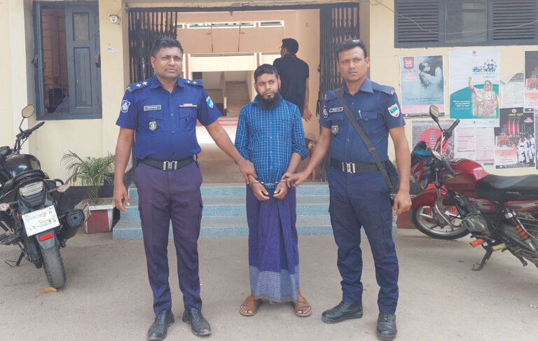 বিষাক্ত অ্যালকোহল পানে ৩ জনের মৃত্যু, হোমিও ডাক্তার আটক