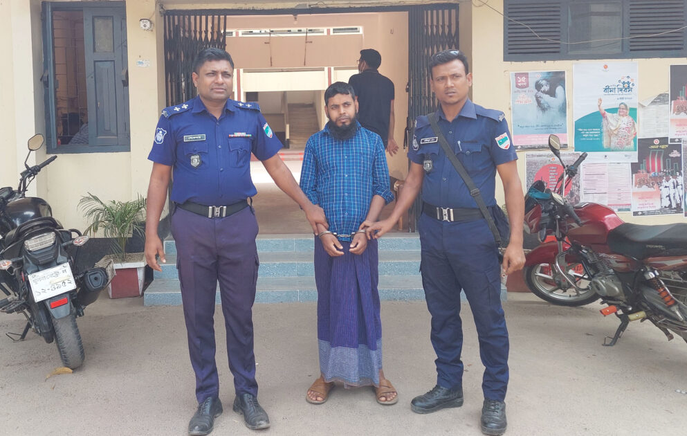 বিষাক্ত অ্যালকোহল পানে ৩ জনের মৃত্যু, হোমিও ডাক্তার আটক
