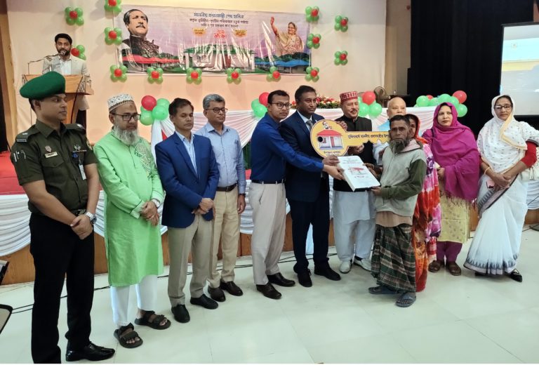 নওগাঁয় ঘর পেল আরও ১২৯০ গৃহহীন পরিবার