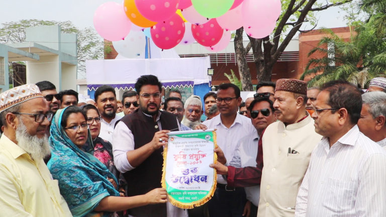 নওগাঁয় শুরু হয়েছে কৃষি প্রযুক্তি মেলা