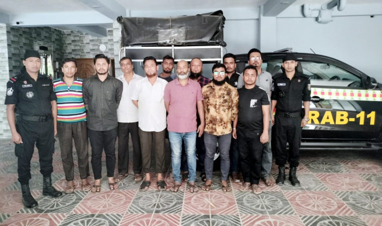 নোয়াখালী পাসপোর্ট অফিস থেকে ১১ দালাল আটক
