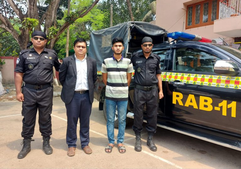 কুমিল্লায় পরীক্ষায় পাশ করিয়ে দেওয়ার কথা বলে অর্ধকোটি টাকা আত্নসাৎ