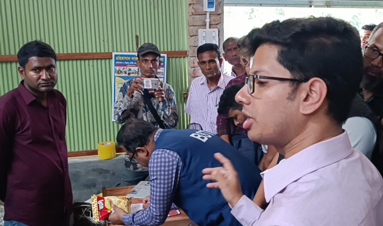 সাতক্ষীরায় সেমাই ফ্যাক্টরিতে অভিযান