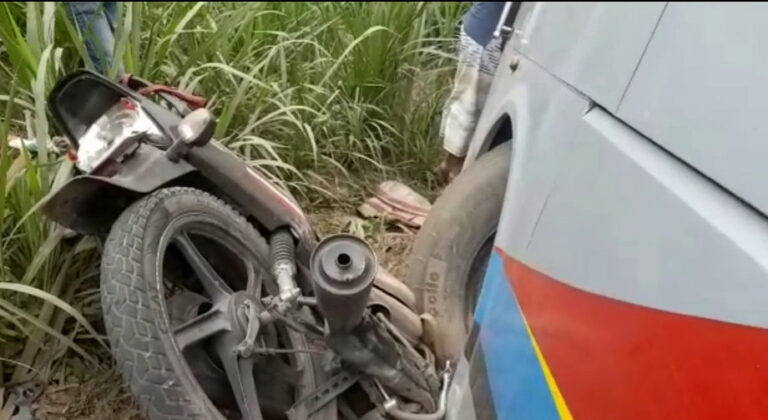 নাটোরে বাসচাপায় প্রাণ গেল মোটরসাইকেল আরোহীর