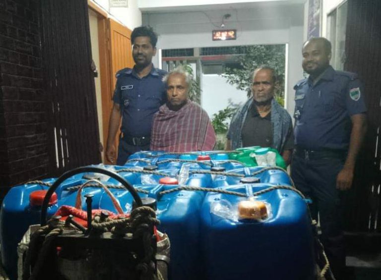 সাতক্ষীরায় ৫০০ লিটার ভেজাল মধুসহ দুই ভাই গ্রেফতার