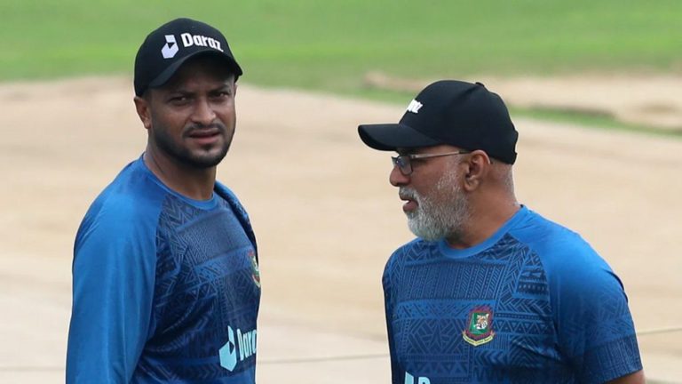 দেশের হয়ে খেলাই বেশি গুরুত্বপূর্ণঃ হাথুরুসিংহে