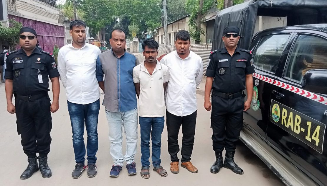 ভুয়া ডিবির ৪ সদস্য র‍্যাবের হাতে ধরা