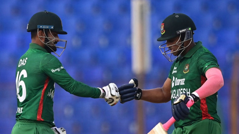 টস জিতে ব্যাটিংয়ে টাইগাররা, অভিষেক রিশাদের