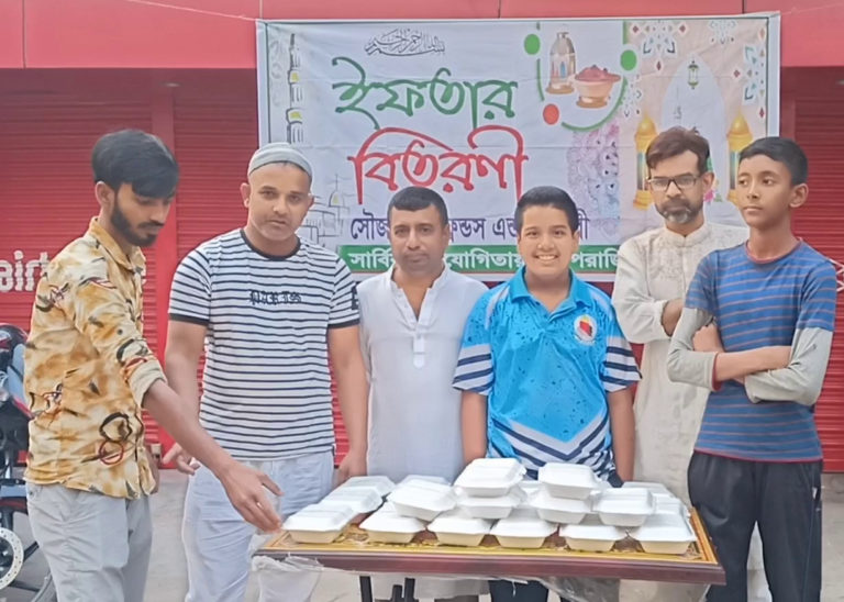 মাগুরায় ফ্রেন্ডস এন্ড ফ্যামিলির বিনামূল্যে ইফতার বিতরণ