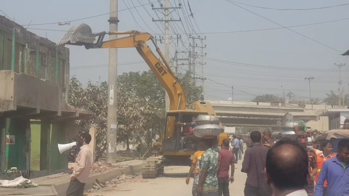 আশুলিয়ায় অবৈধ ৯১টি স্থাপনা উচ্ছেদ অভিযান