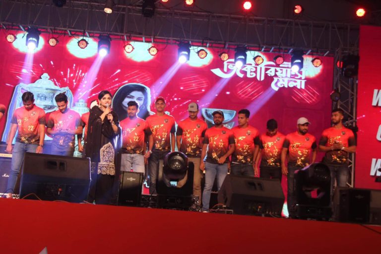 কুমিল্লা ভিক্টোরিয়ান্সের মিলনমেলা, ছাদ খোলা বাসে ঘুরলো শহর
