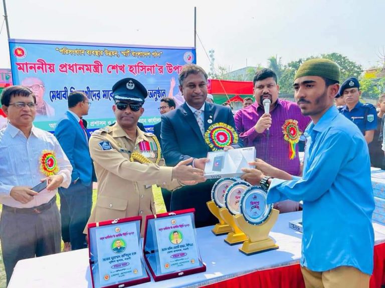 ২ লাখ ট্যাব পাচ্ছে নবম-দশম শ্রেণীর শিক্ষার্থীরা