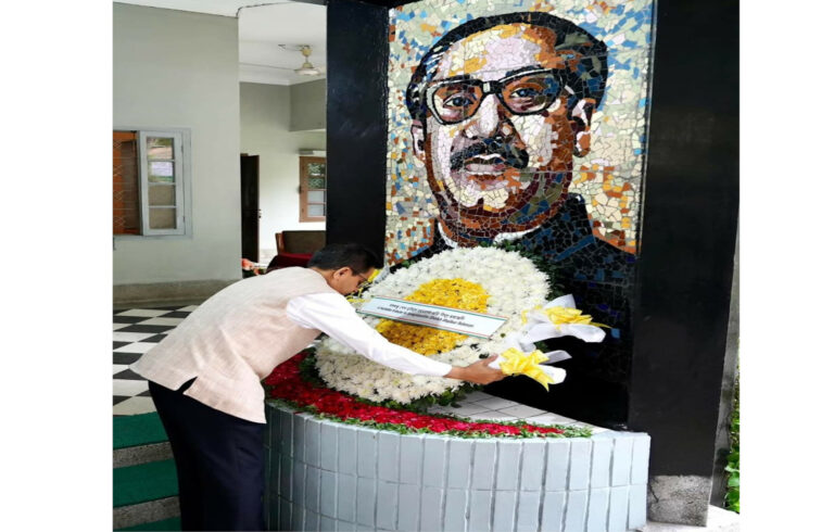 বঙ্গবন্ধুর প্রতিকৃতিতে ভারতীয় হাইকমিশনারের শ্রদ্ধা