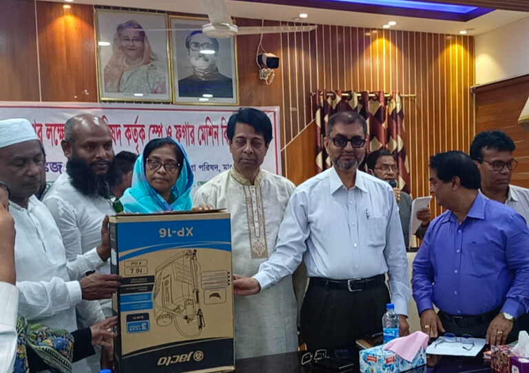জীবাণুমুক্ত জেলা গড়তে স্প্রে-ফগার মেশিন বিতরণ
