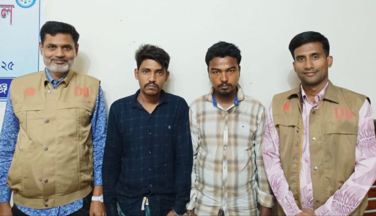 মানিকগঞ্জে মাদকসহ আটক ২