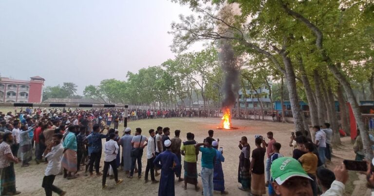 কুমিল্লার দেবিদ্বারে যৌন হয়রানির অভিযোগে শিক্ষক অবরুদ্ধ