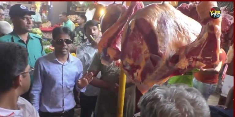 রাজশাহীতে বাজার নিয়ন্ত্রণে জেলা প্রশাসকের ভ্রাম্যমান আদালত