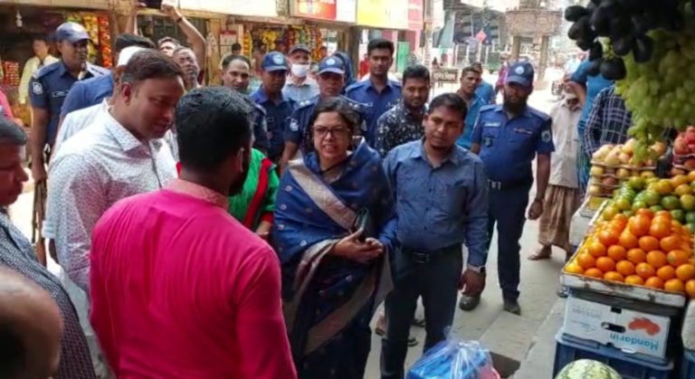 নিত্যপণ্যের দাম নিয়ন্ত্রণে রাখতে মাঠে বান্দরবান জেলা প্রশাসন