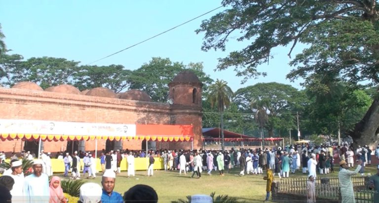 বিশ্ব ঐতিহ্য ষাটগম্বুজ মসজিদে ঈদের জামাত অনুষ্ঠিত