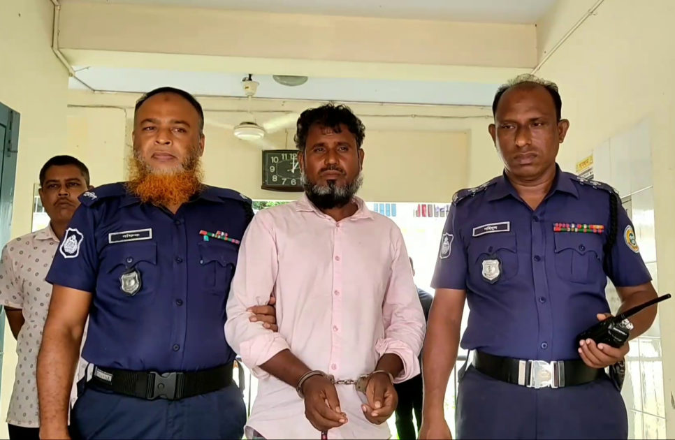 ঝালকাঠিতে অবৈধ ড্রেজার জব্দ, আটক ১