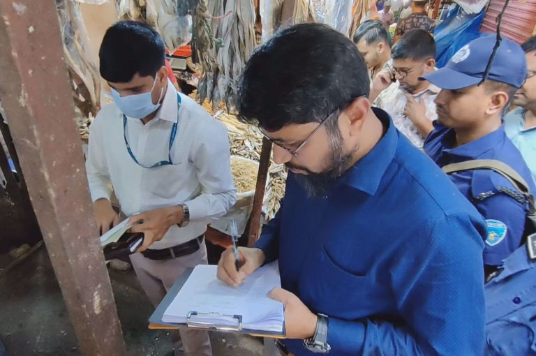 কুমিল্লায় বিভিন্ন অনিয়মে ৪ প্রতিষ্ঠানকে জরিমানা