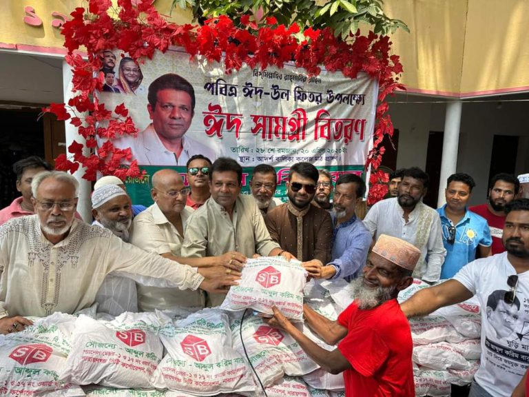 নারায়ণগঞ্জে ১২ হাজার পরিবারের মাঝে ঈদ উপহার প্রদান