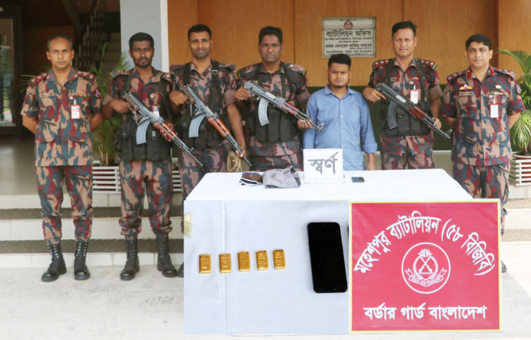 চুয়াডাঙ্গায় অর্ধকোটি টাকা মূল্যের স্বর্ণের বারসহ আটক ১