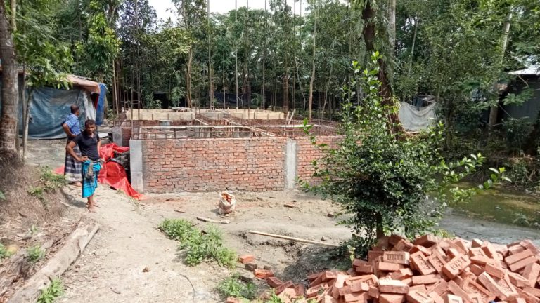 ‘পৈতৃক ভিটায় যেতেও হুমকি, অন্যের রান্নাঘরে ঠাঁই নিয়েছি’