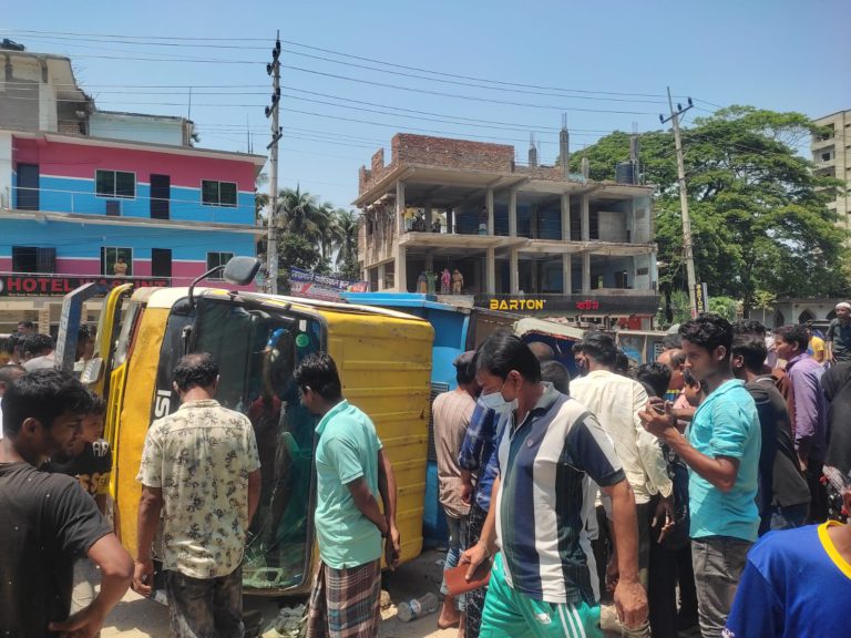 নোয়াখালীতে পিকআপ চাপায় মোটরসাইকেল আরোহী নিহত