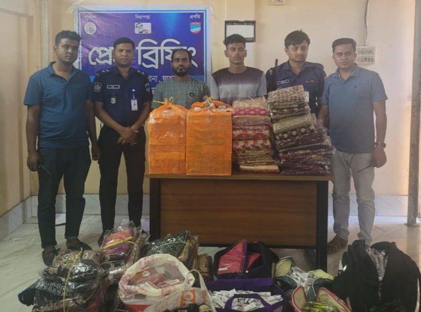 বন্ধন এক্সপ্রেস ট্রেনে অভিযান, মদ ও ভারতীয় পণ্যসহ আটক ৫