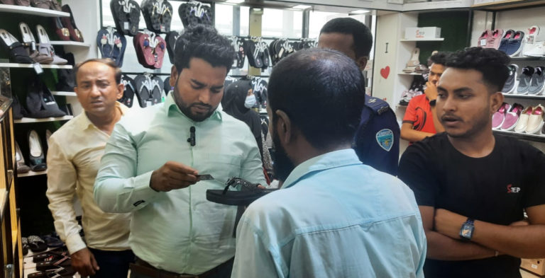 নোয়াখালীতে দ্বিগুণ লাভে পণ্য বিক্রি, ৩ প্রতিষ্ঠানকে জরিমানা
