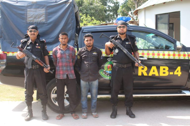 অ্যাম্বুলেন্সে রোগীর পরিবর্তে ফেন্সিডিল