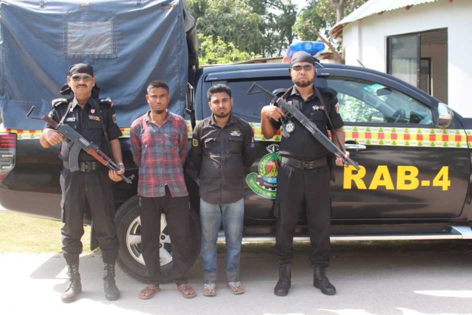 অ্যাম্বুলেন্সে রোগীর পরিবর্তে ফেন্সিডিল