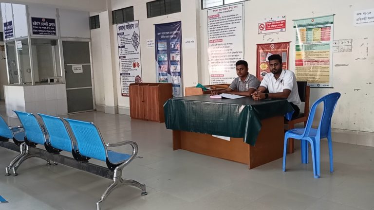 মাগুরায় বৈকালিক স্বাস্থ্যসেবা: প্রচারের অভাবে রোগী কম