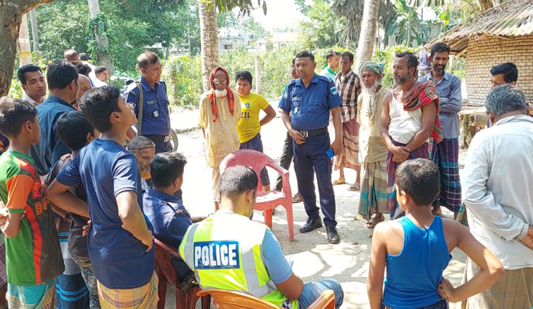 ঝিনাইদহে বসতবাড়িতে প্রতিপক্ষের হামলা, বোমা বিস্ফোরণ