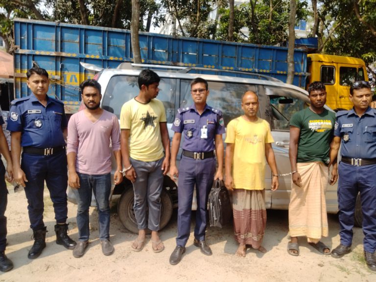 ঝিনাইদহে ১২ লাখ টাকা ছিনতাইয়ের ঘটনায় আটক ৪