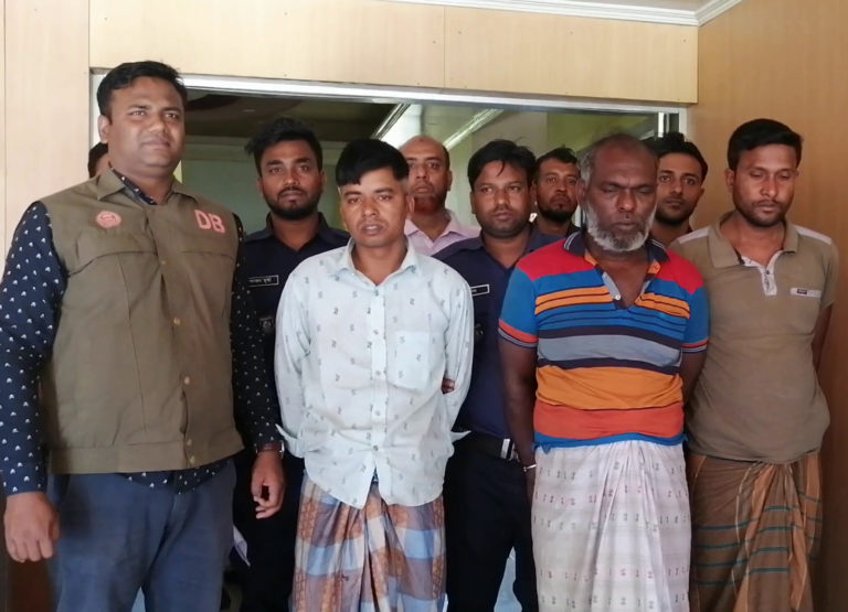 মেহেরপুরে চালককে কুপিয়ে মোটরসাইকেল ডাকাতি, গ্রেফতার ৩