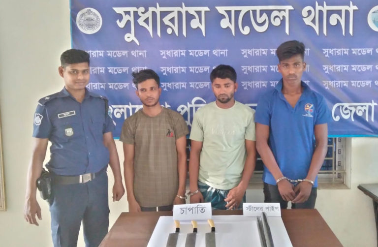 নোয়াখালীতে ডাকাতির প্রস্তুতিকালে অস্ত্রসহ ৩ যুবক আটক