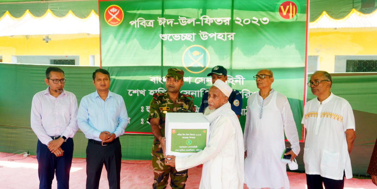 পিরোজপুরে সেনাবাহিনীর ঈদ উপহার পেল ৪৫০ মানুষ
