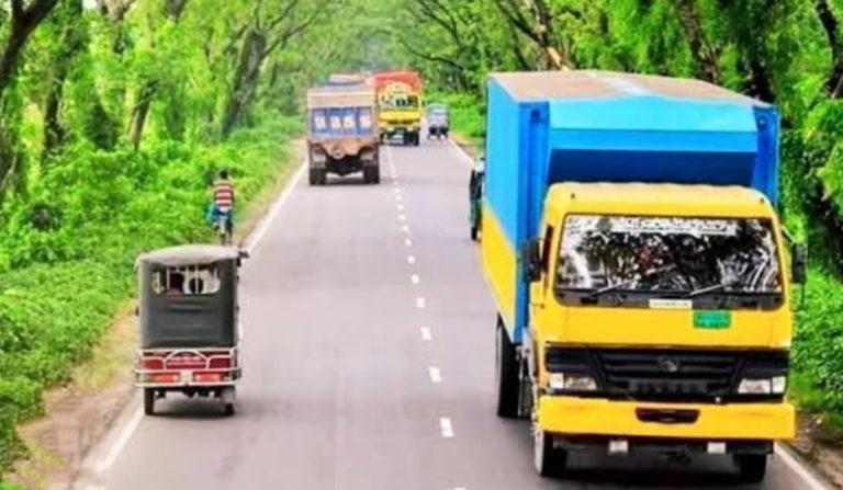 ফেনীতে দুই অটোরিকশার মুখোমুখি সংঘর্ষ, নিহত ১