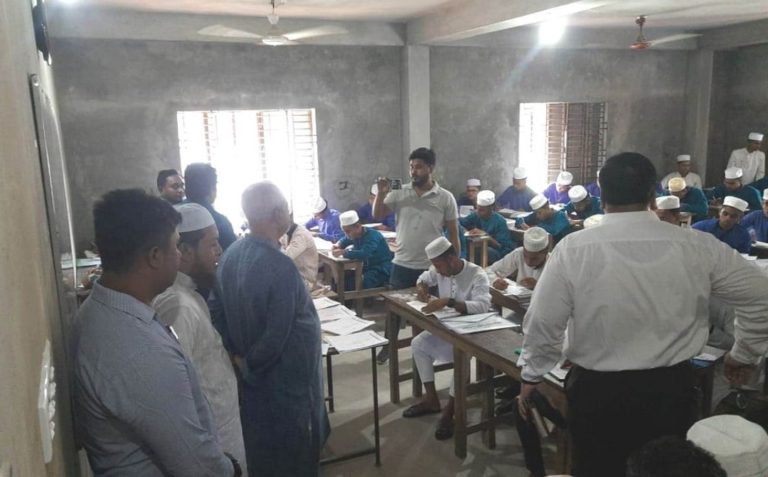 পরীক্ষাকেন্দ্রে ফেসবুক লাইভ ক্ষমা চাইলেন সাংসদের পিএস শাহাদাত